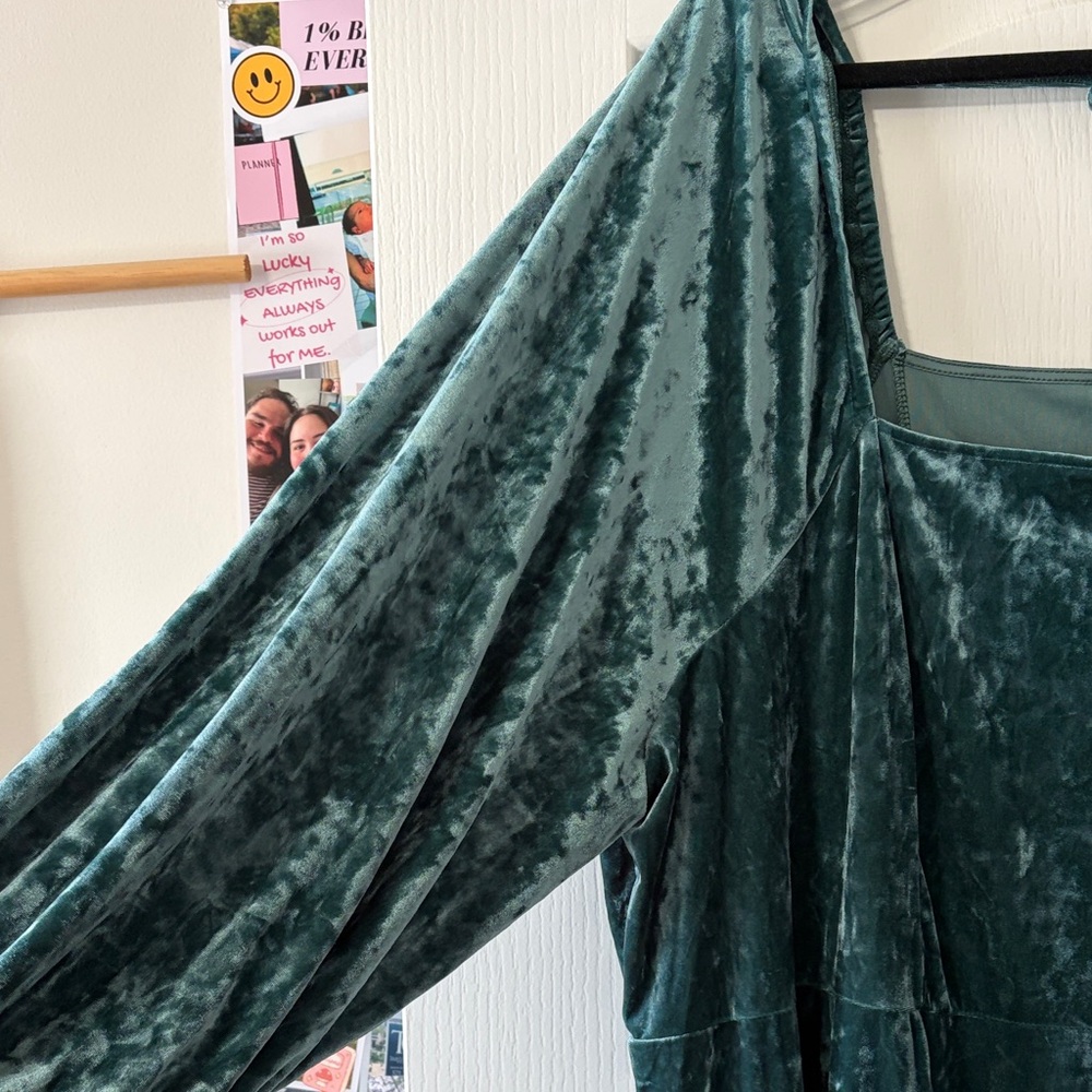 Ava & Viv Emerald Velvet Long Sleeve Dress - Picture 4 of 7